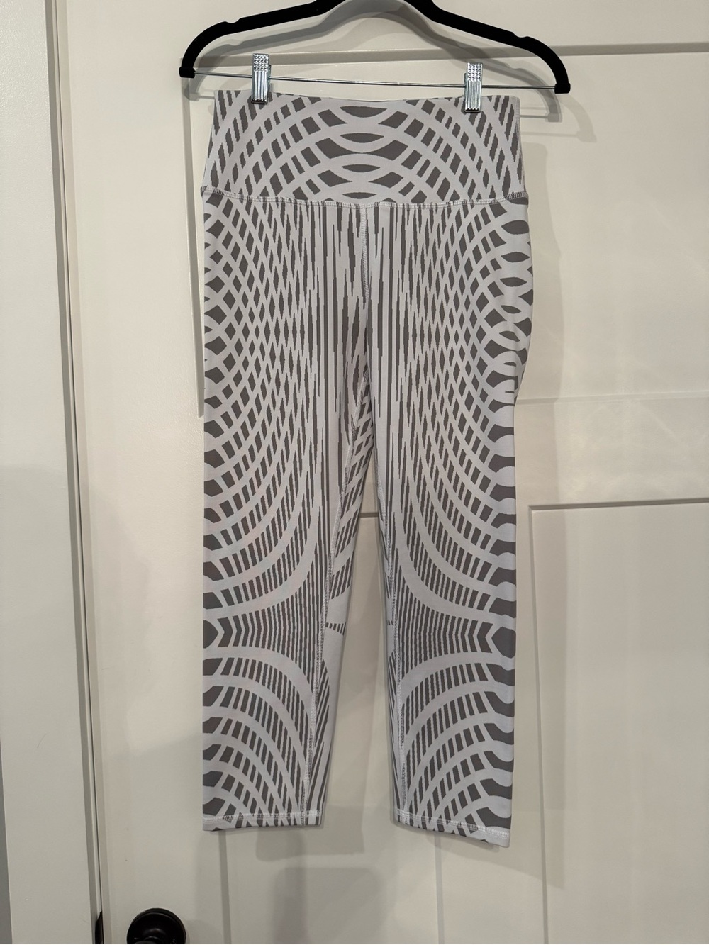 ALO Yoga Gray & White Geometric High-Waist Leggings